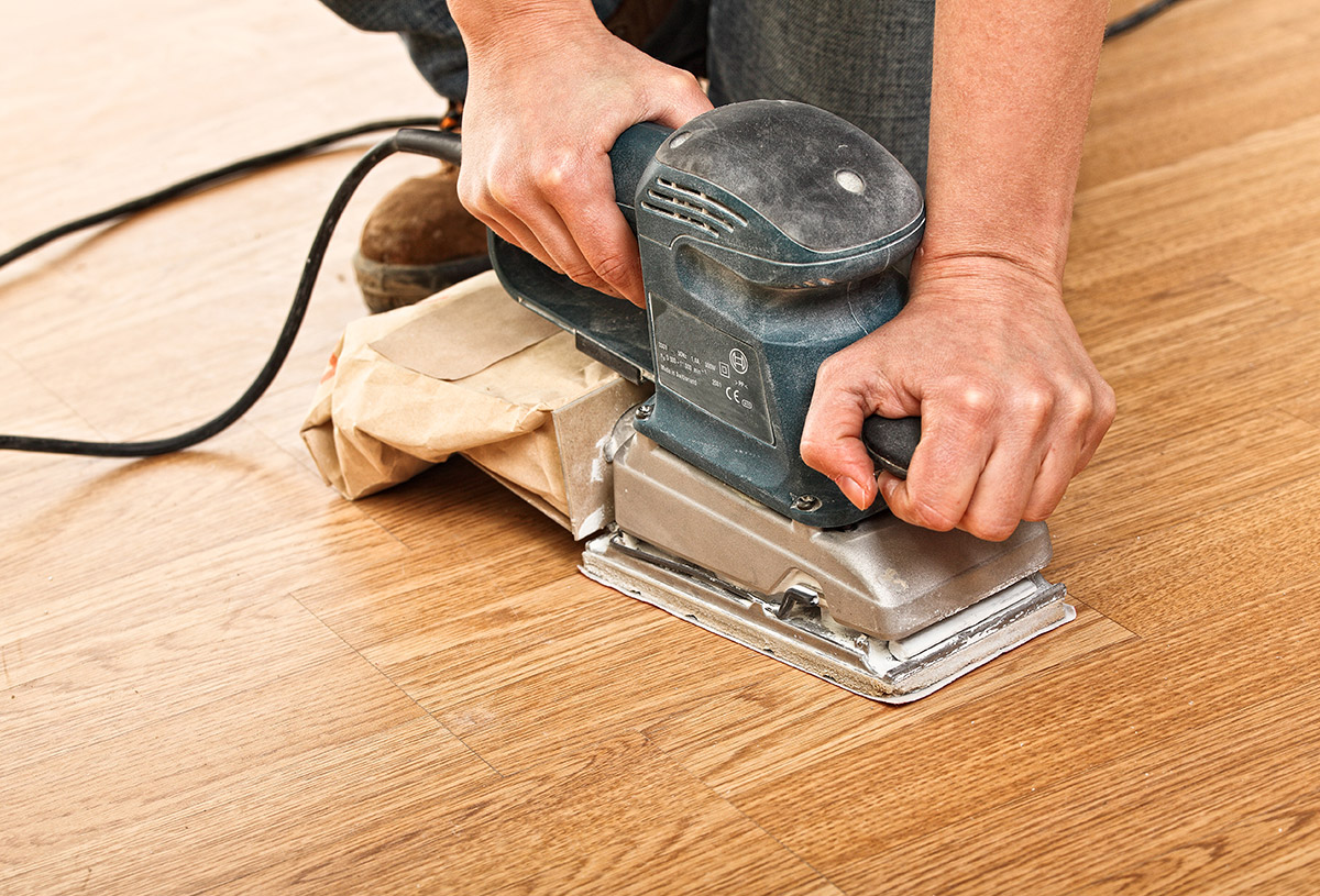 USE OF SANDER FOR A SMOOTH FINISH OF WOODEN SURFACES